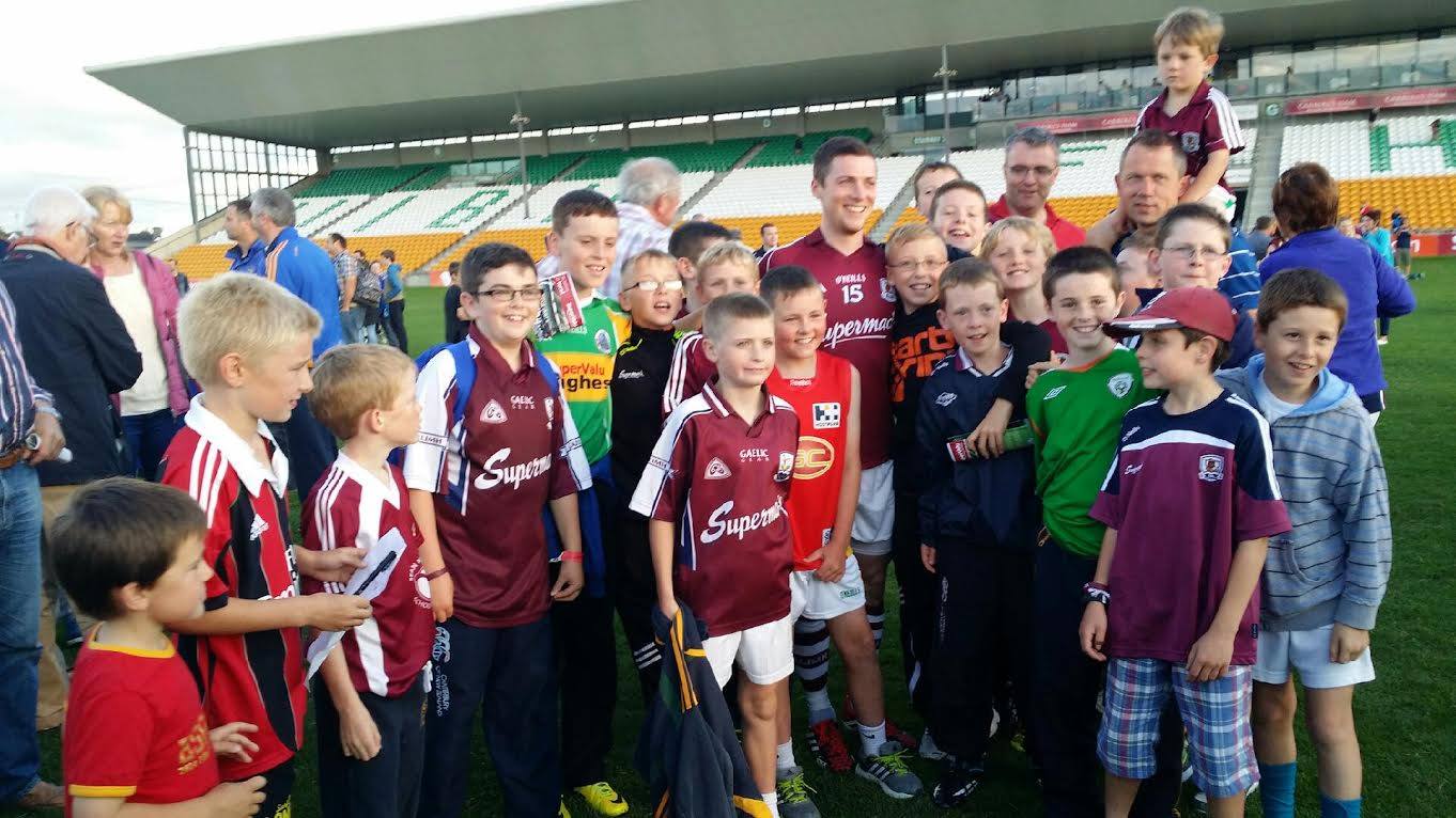 U11s pictured with Danny Cummins after he scored 1–1 in Galway’s win over Tipp at O’Connor Park Tullamore on Saturday. The U11s had their own success earlier with comprehensive wins over Garrycastle, Athlone, who they visited en route.